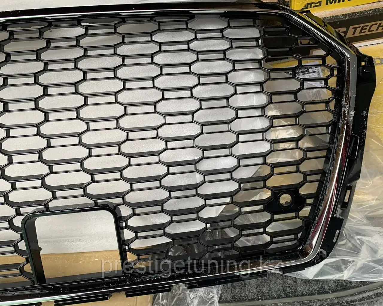 Решетка радиатора на Audi A3 (8V) 2016-20 стиль RS3 (Хром рамка) под радар - фото 4 - id-p100708553