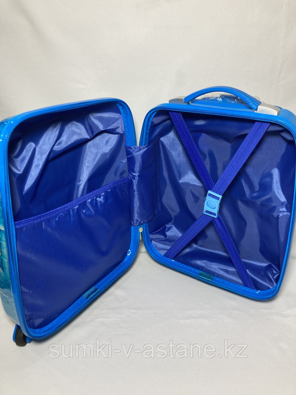 Детский пластиковый чемодан на 4-х колёсах, для девочек 5-9 лет. Высота 46 см, ширина 30 см, глубина 22 см. - фото 4 - id-p100762985