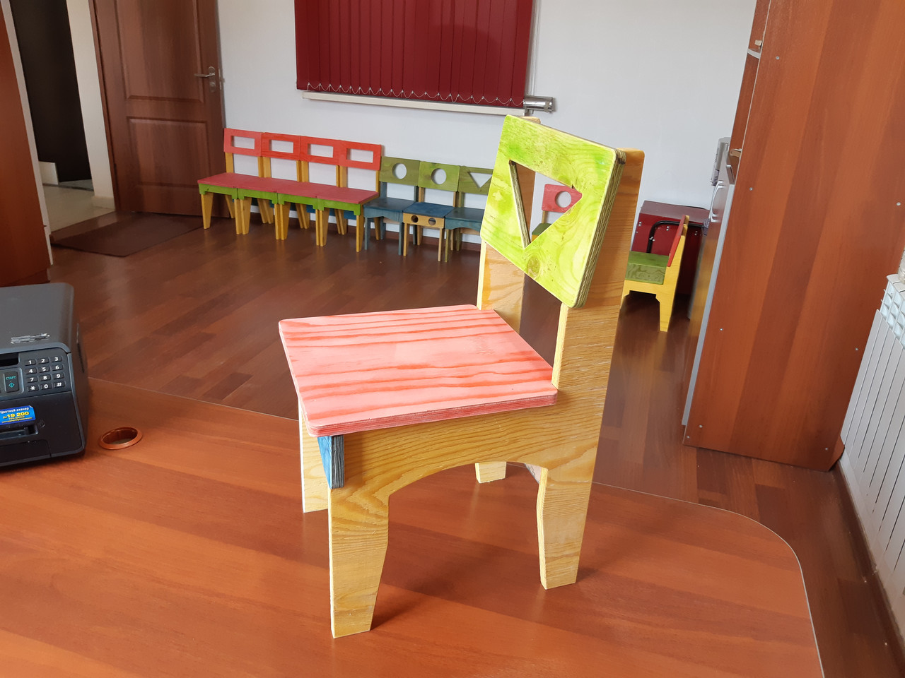 Детский столик из фанеры, "без единого гвоздя" (2-я группа, 6-х местный) - фото 4 - id-p100765357