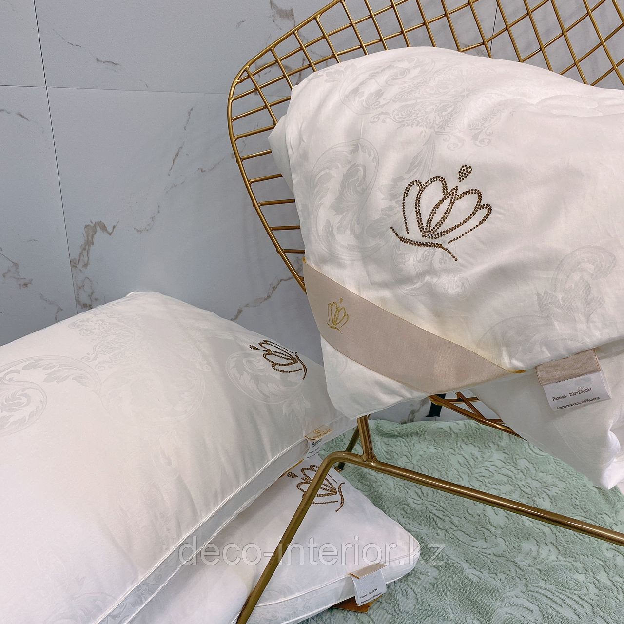 Жаккардовое одеяло двуспальное из шелка и сои с растительными узорами