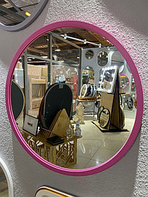 Зеркало круглое в розовой раме из МДФ d 540 мм