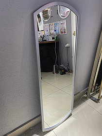 Зеркало с округлыми сторонами в серебристой раме из МДФ 1100х410мм