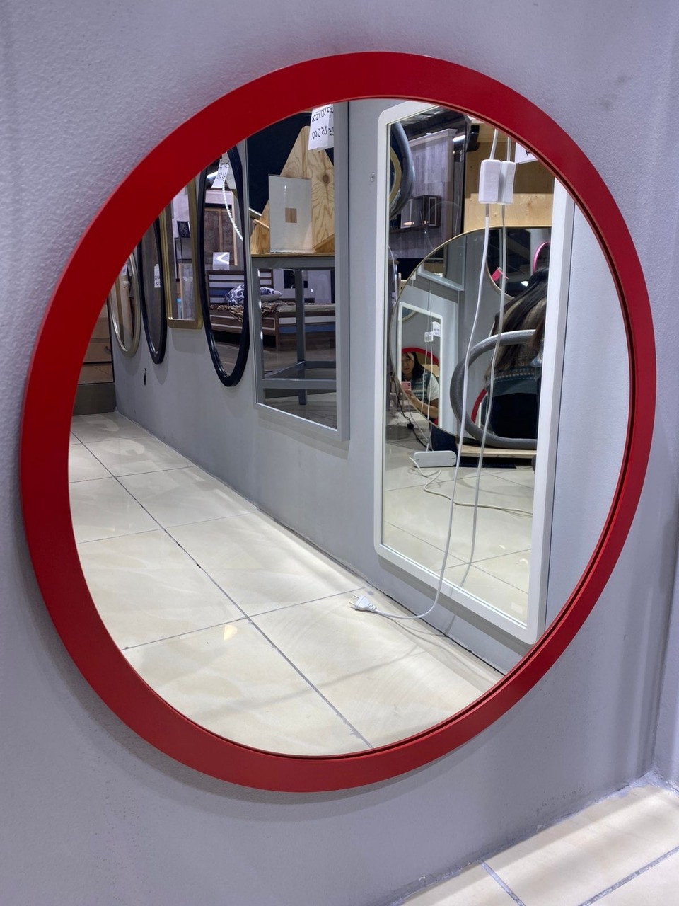 Зеркало круглое в красной раме из МДФ d 635мм