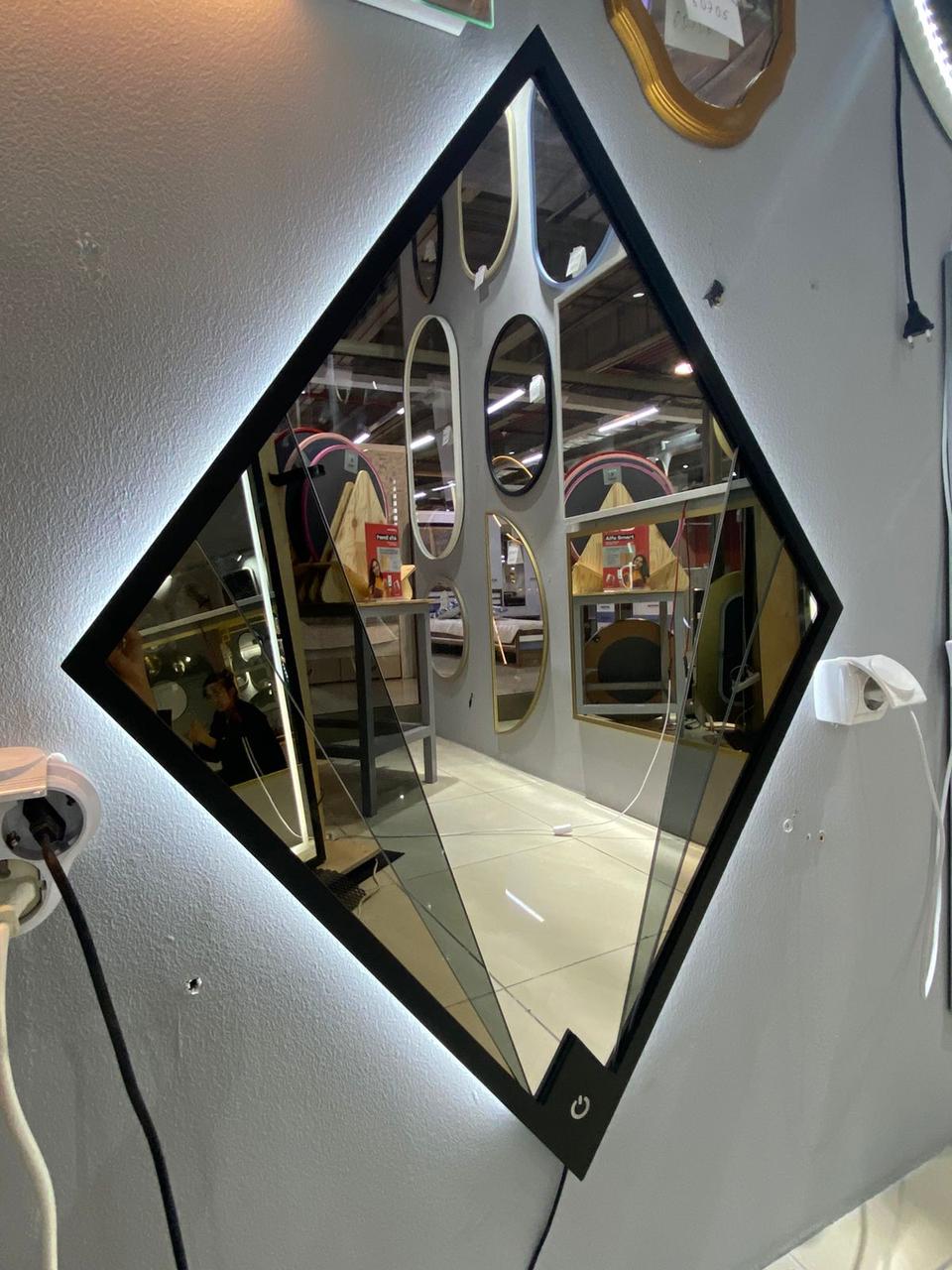 Зеркало ромб бронза графит обычное в черной раме с парящей подсветкой сенсором 1000х750мм