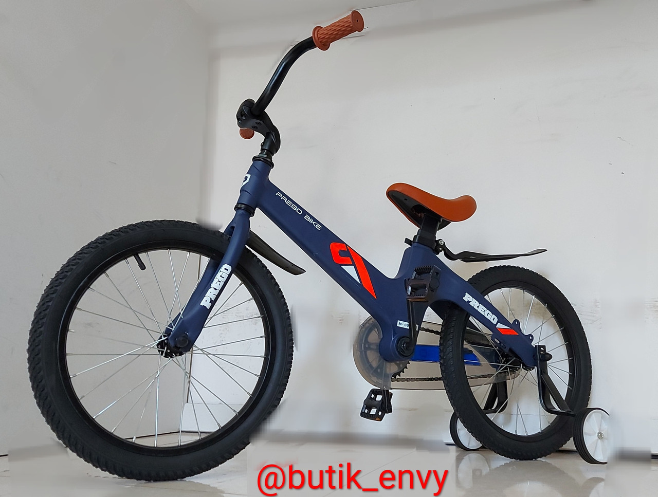 Очень легкий детский велосипед "Prego" 18" колеса. Алюминиевая рама. С боковыми колесами.