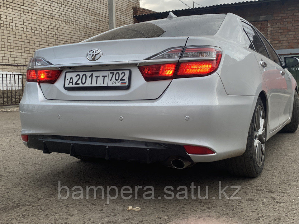 Диффузор заднего бампера под один выхлоп стуктурный (пластик) для Toyota Camry V55 - фото 2 - id-p101000163