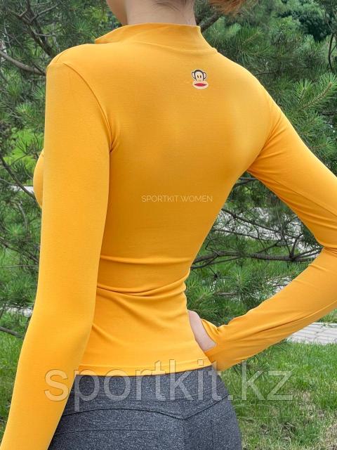 Екі тамаша қара әйел сүйіктісімен бірге айналады