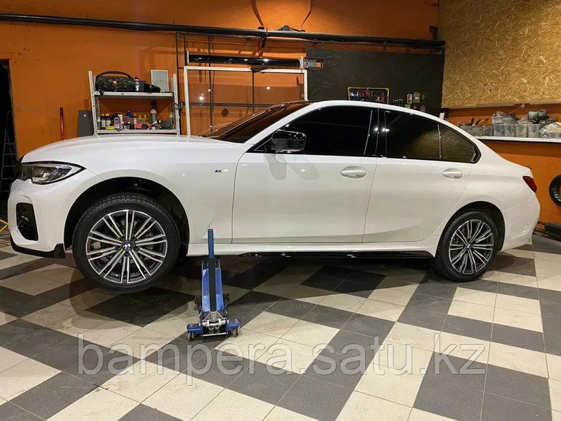 Накладки на пороги "M Perfomance" (черный глянцевый пластик) для BMW 3 серии G20 2019-2022 - фото 2 - id-p101133432