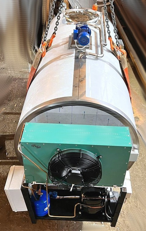 Охладитель молока закрытого типа «Full tank» 3-х дойный 10000л