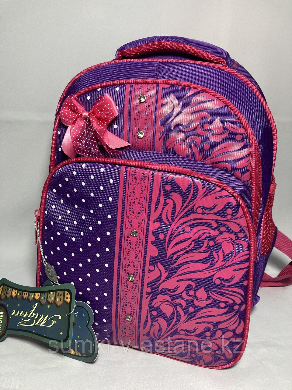 Школьный рюкзак для девочек, 1-3-й класс. Высота 37 см, ширина 26 см, глубина 17 см.