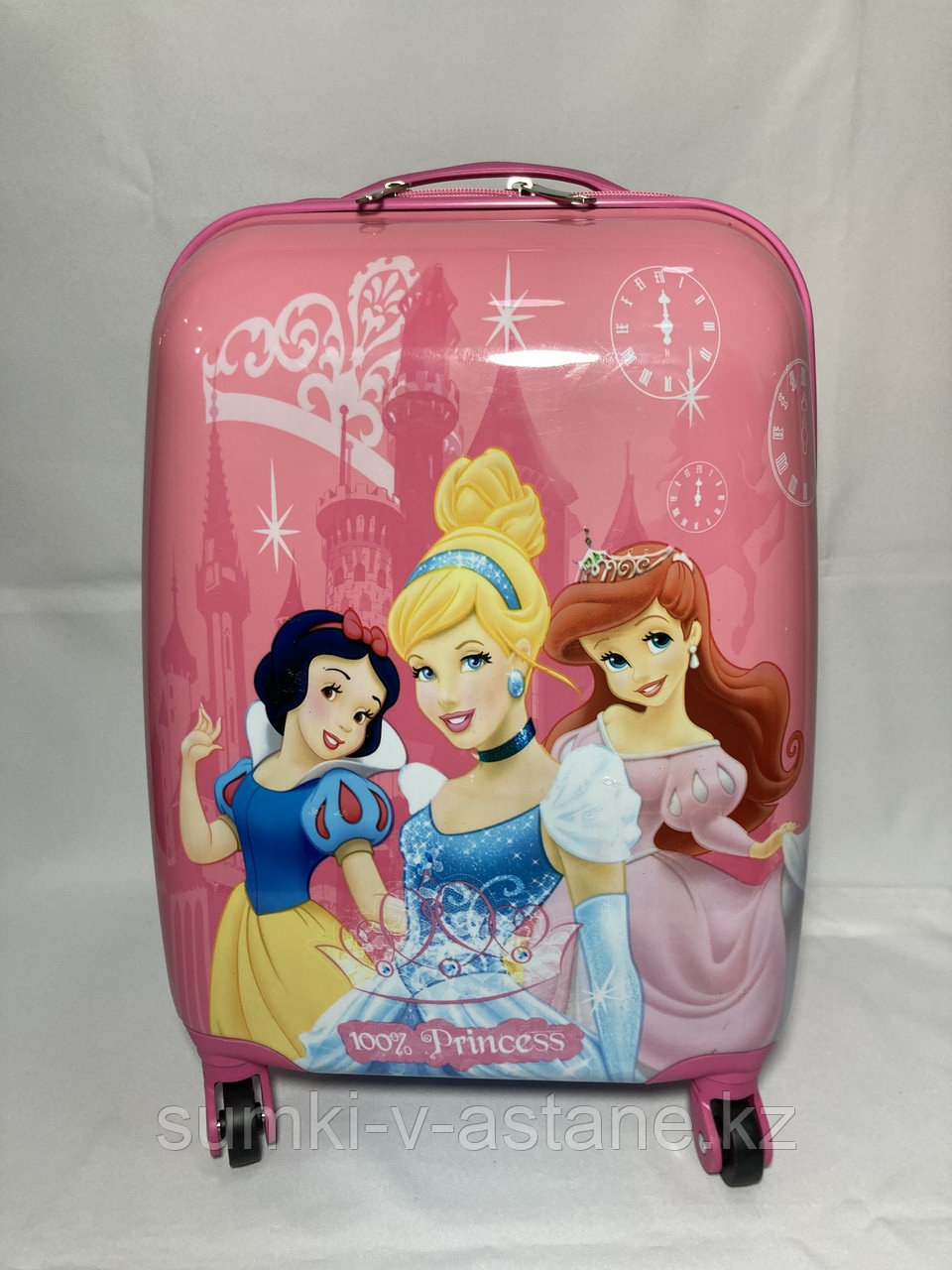 Детский пластиковый чемодан на 4-х колесах, для девочек 5-9 лет. Высота 46 см, ширина 30 см, глубина 22 см.