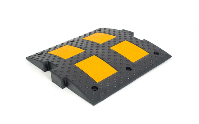 Лежачий полицейский из ударопрочной резины