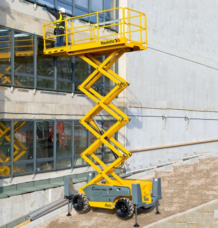 Самоходный ножничный электрический подъемник Compact 10 DX