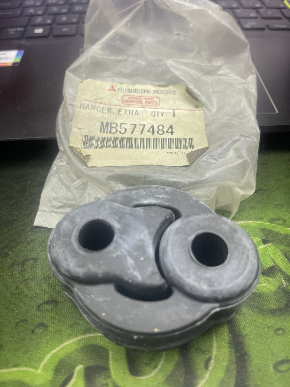 Крепление подвески глушителя оригинал ММС LANSER 9 CS1A CS3A/OUTLANDER CU2W CU5W/GALANT E54A MB577484