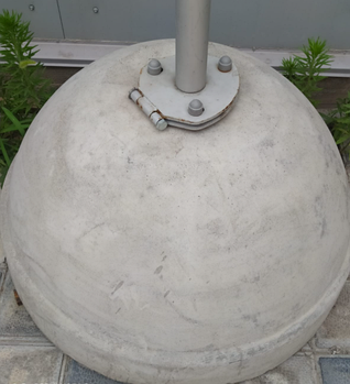 Основание для флагштока - бетонная сферическая тумба