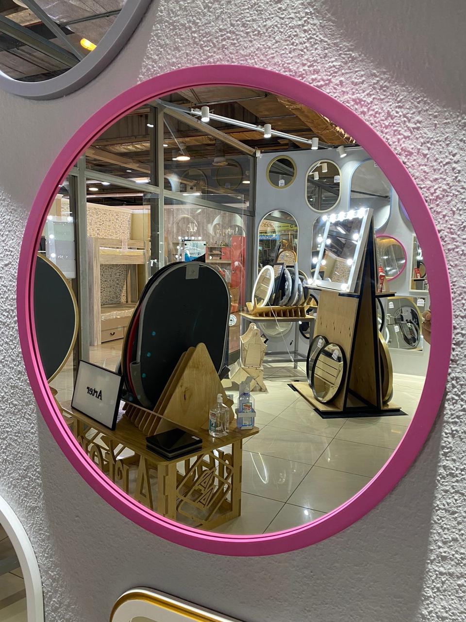 Круглое зеркало в розовой раме из МДФ d 615 мм