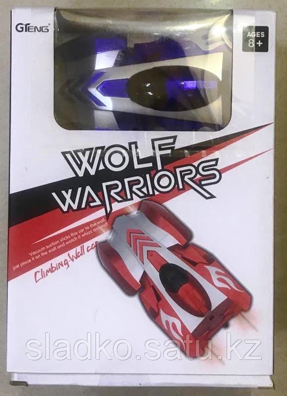 Антигравитационная Машинка Wolf Warriors ездит по стенкам и по потолку на радиоуправлении