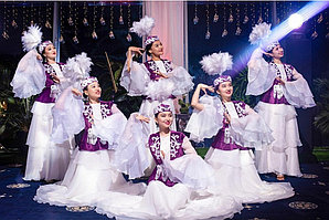 Казахский национальный костюм для девушек