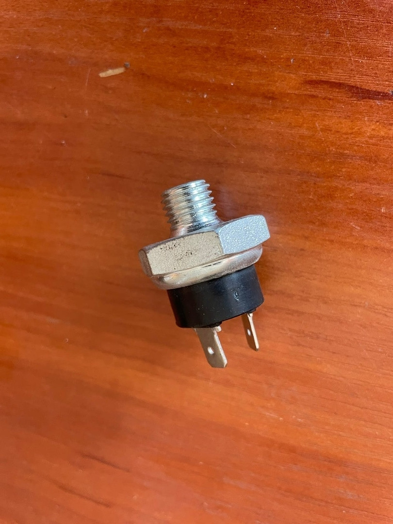 выключатель стоп сигнала урал 4320. выключатель стоп сигнала урал 4320. тормозная лягушка урал. концевик педали тормоза урал 4320. датчик тормозной урал 4320 лягушка.