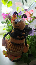 Интерьерная игрушка Пчелка на бочке с медом