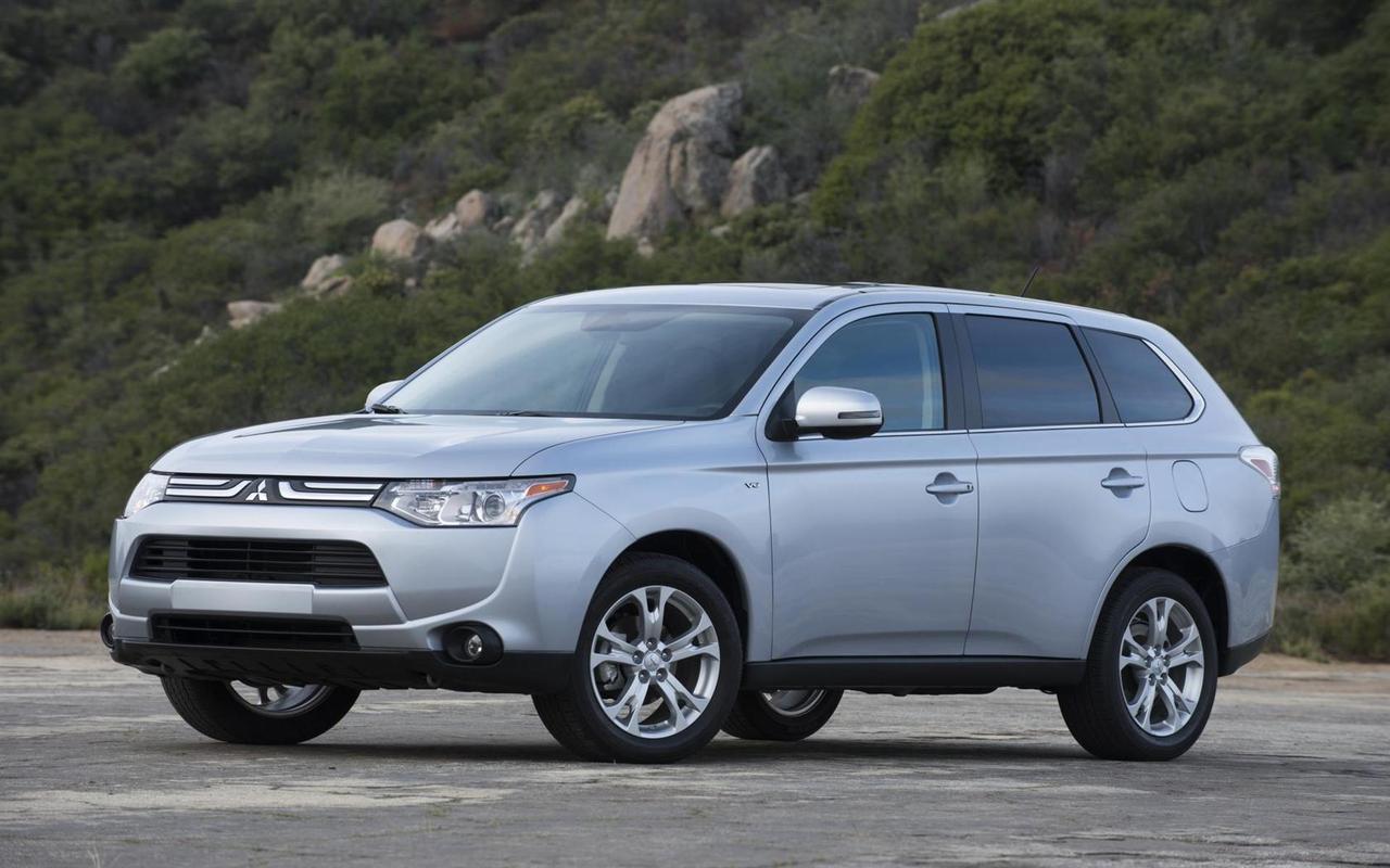 Переходные рамки на Mitsubishi Outlander 2014 Hella 3/3R