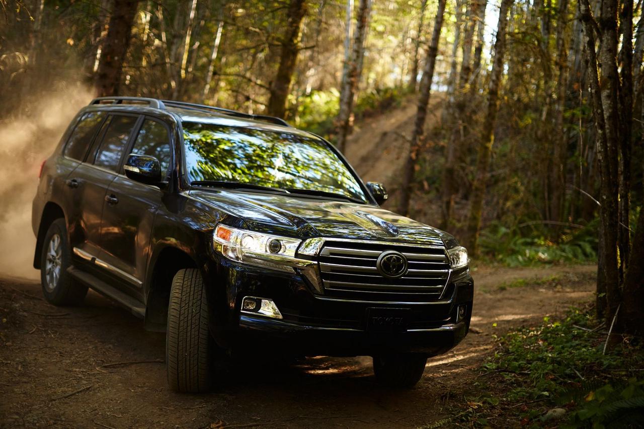 Переходные рамки на Toyota Land Cruiser 200 (2016-2018) Hella 3R