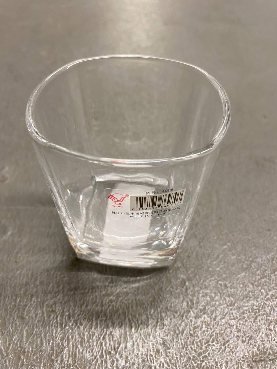 Стеклянный квадратный стакан