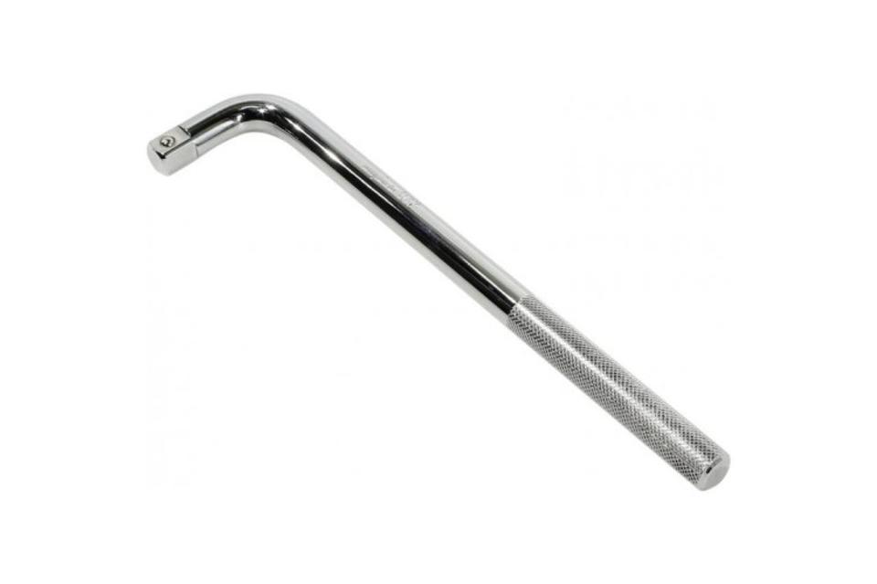 Аяғы әдемі әйел сантехникті жыныстық қатынасқа азғырған.