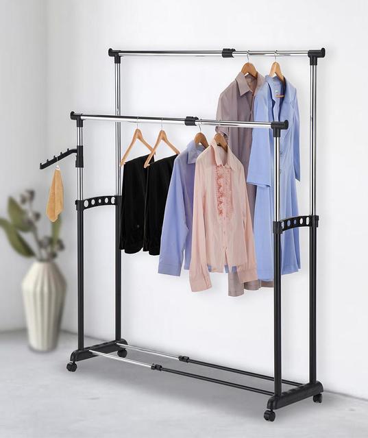 Ер адамның кеудеге тиіп тұрған суреті