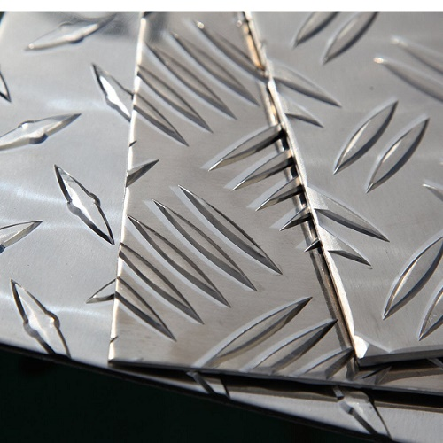 Рифленый алюминиевый лист 1.2 мм КВИНТЕТ ГОСТ 21631-76 - фото 1 - id-p102412732
