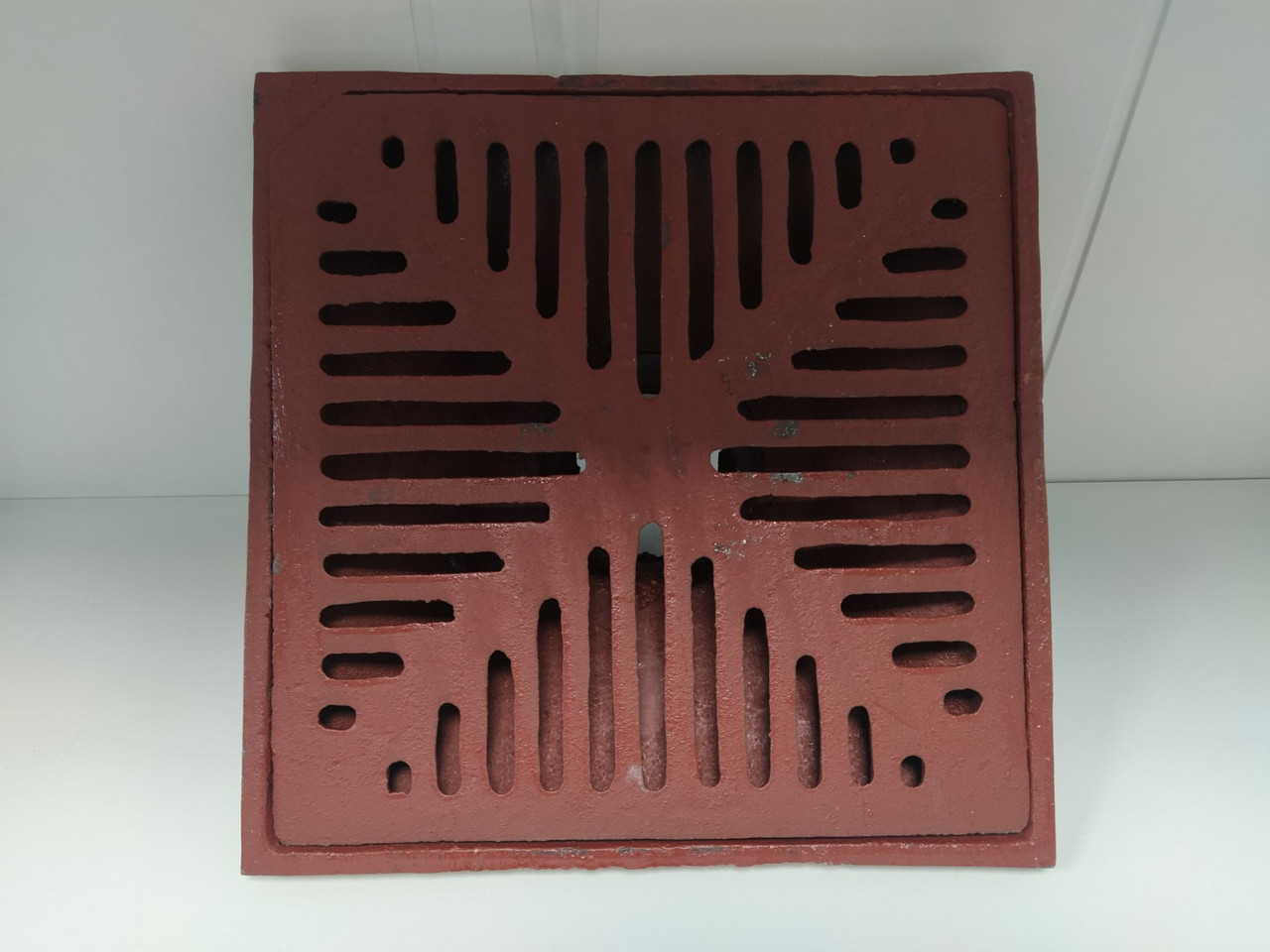 Трап чугунный для паркинга 300х300