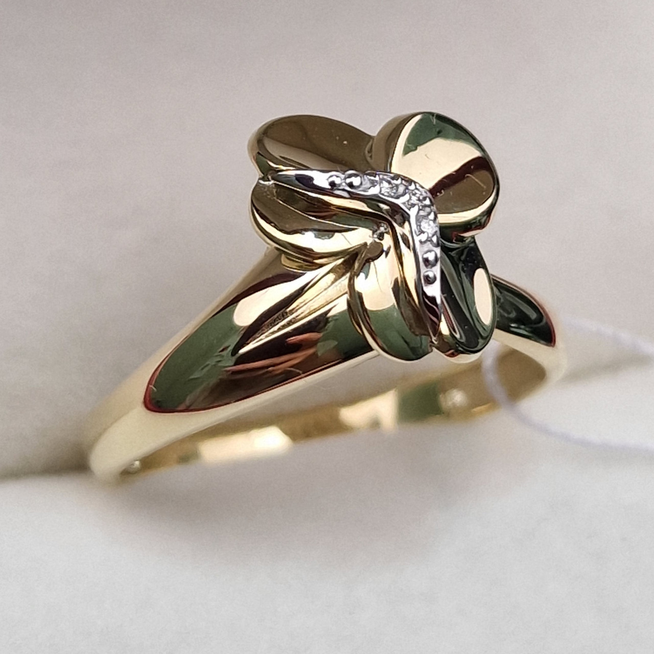 Золотое кольцо 18р. с бриллиантами 0.01Ct VVS1/H, EX-Cut