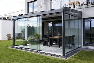 Безрамное остекление раздвижными конструкциями