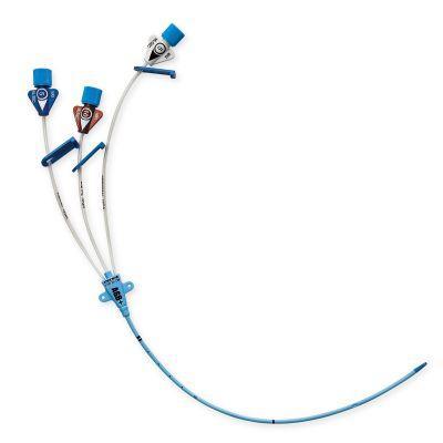 Жалаңаш ерлер мен әйелдердің бірге суға түскен суреттері