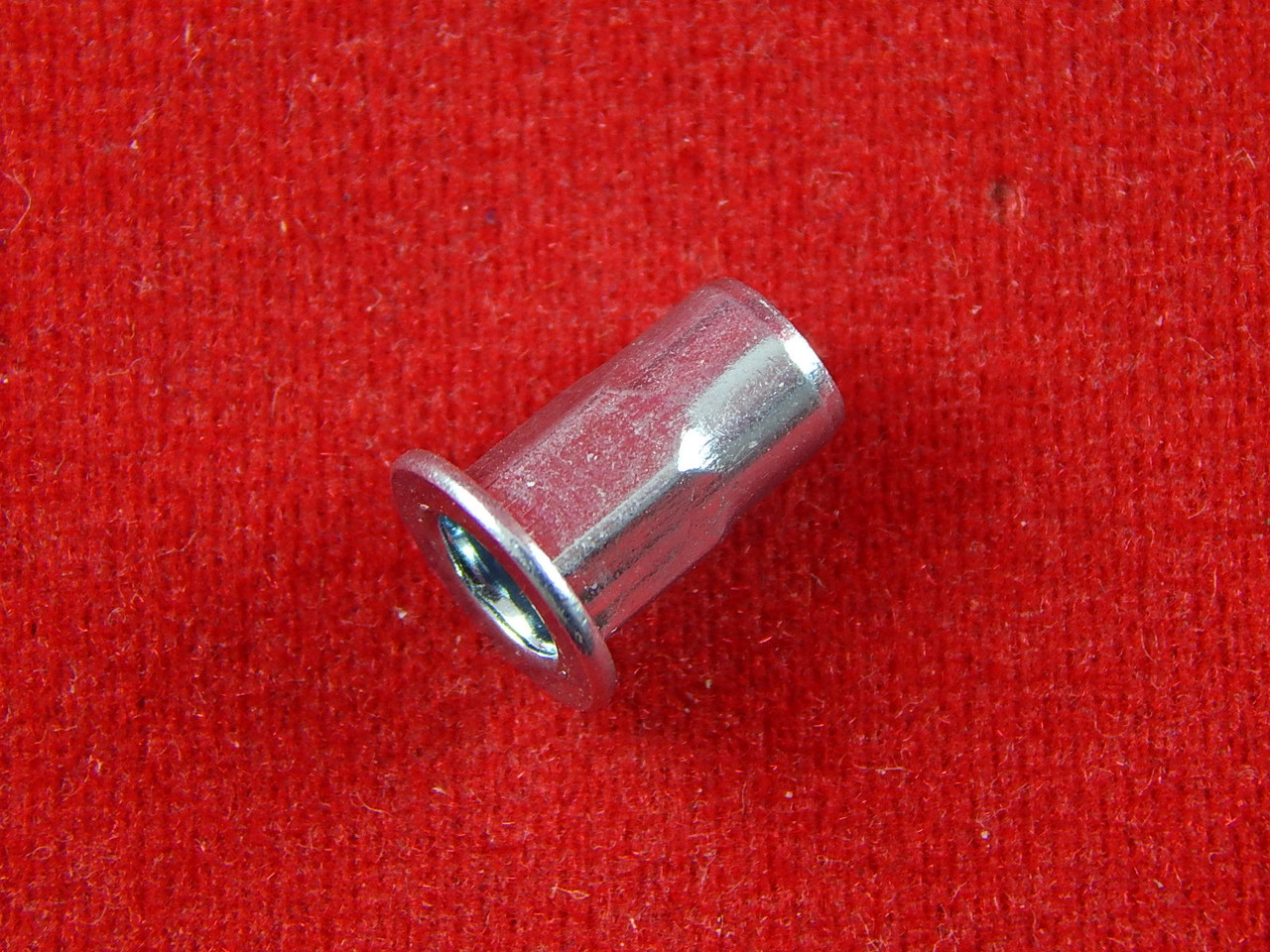 Заклёпка резьбовая с плоской головкой, M4 - фото 1 - id-p102638166