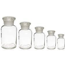 Склянки для реактивов из светлого стекла с широкой горловиной и притертой пробкой