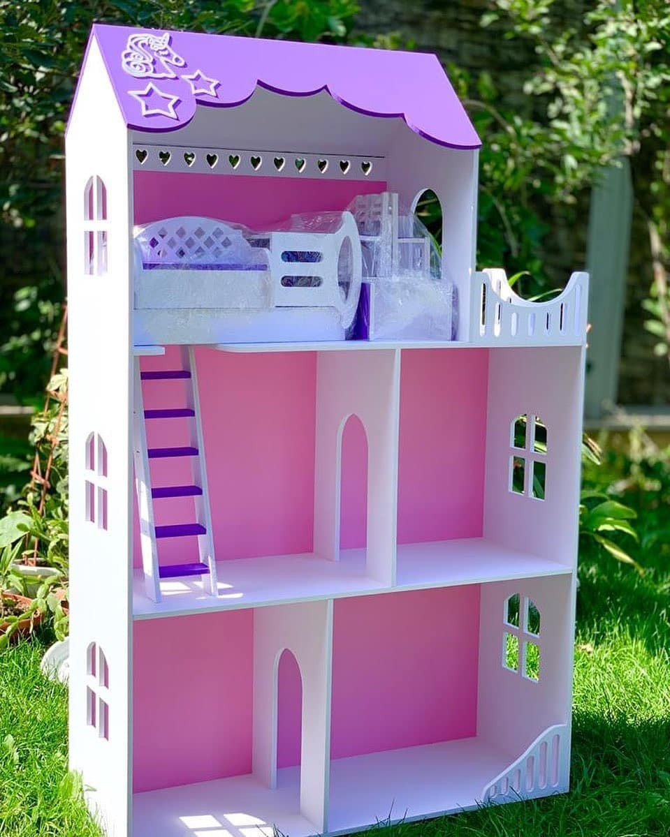 Кукольный трехэтажный домик