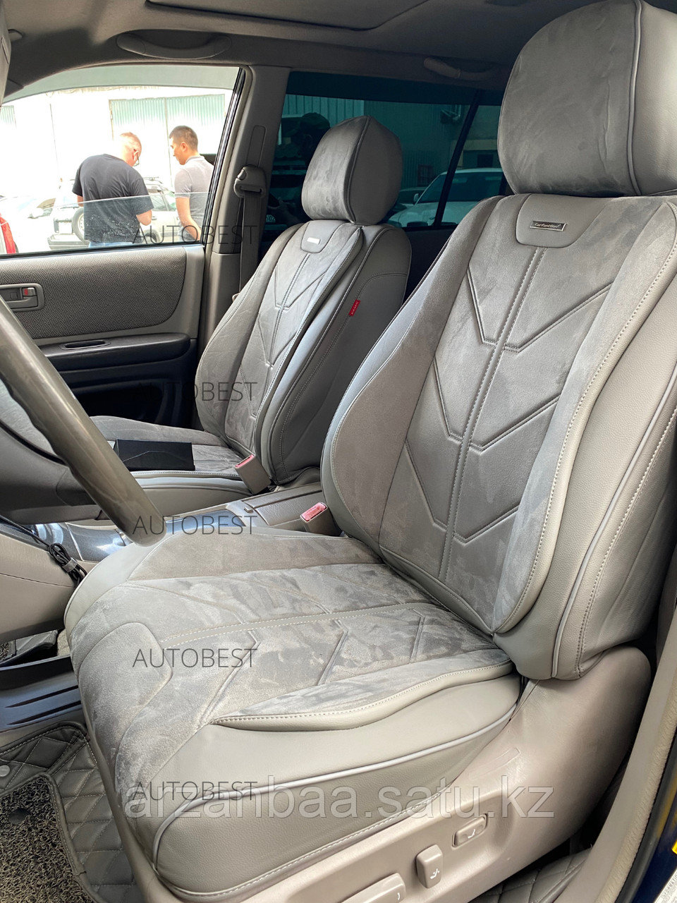 Автомобильные чехлы на Toyota Highlander 2001-2008 BIZON