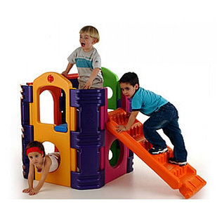 Центр с горкой, скамейкой и столом