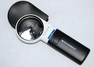 Лупа карманная с подсветкой Illuminated Magnifiers MOBILUX LED 5х