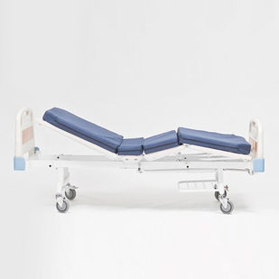 Кровать функциональная механическая с принадлежностями RS105-A