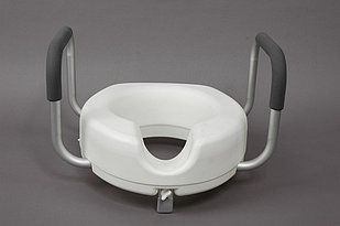 Насадка на унитаз с поручнями