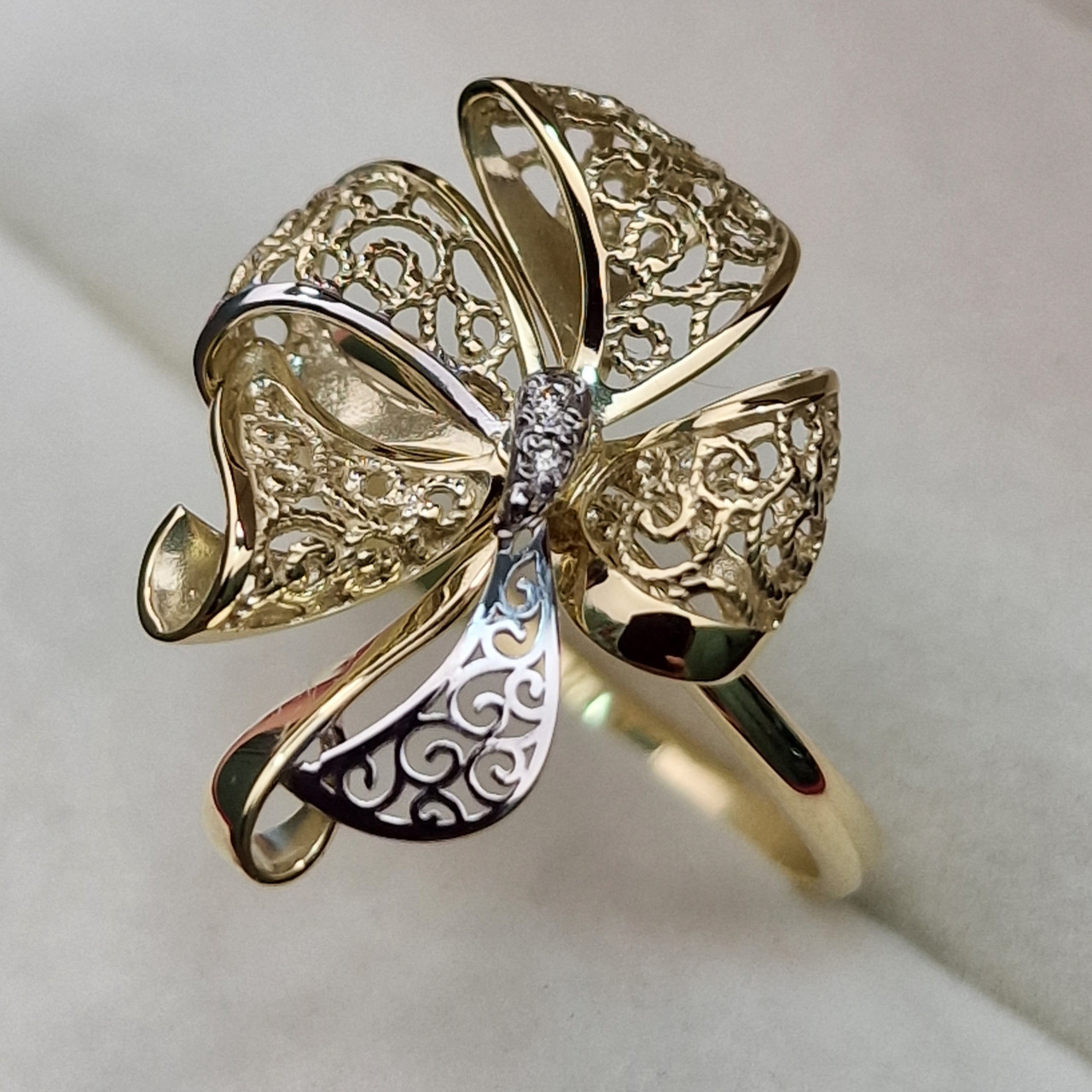 Золотое кольцо с бриллиантами 0.01Ct VS1/H, VG-Cut