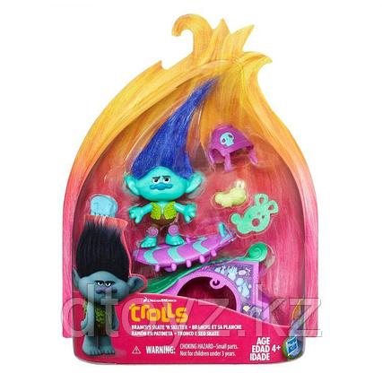 Hasbro B7353 Trolls Коллекционная фигурка Цветан на скейте, 6 см