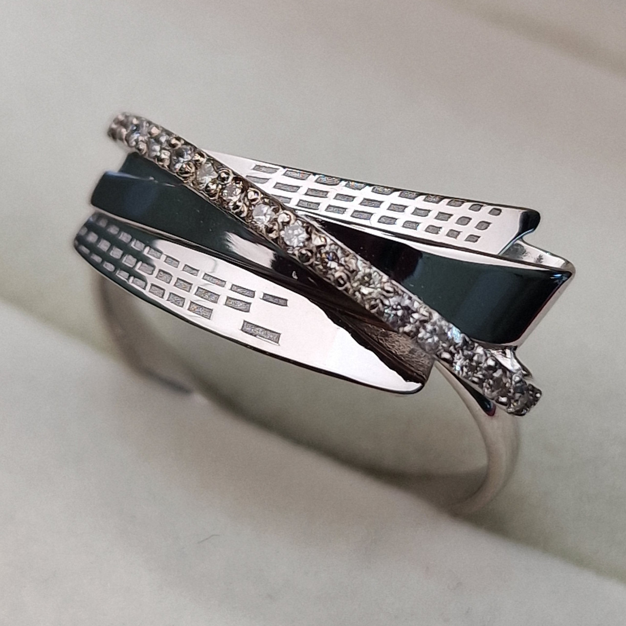Золотое кольцо с бриллиантами 0.152Ct SI1/J, VG-Cut
