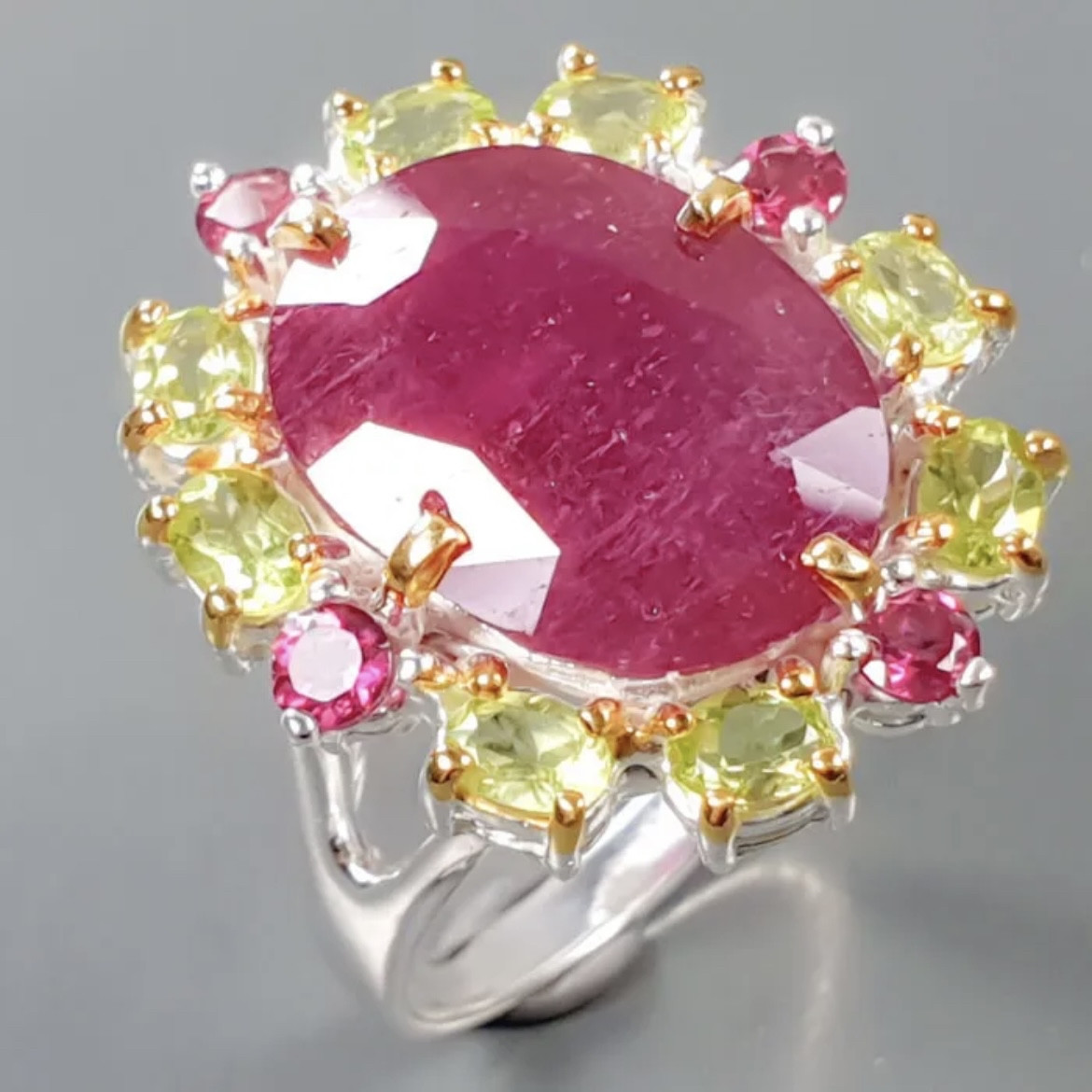 Эксклюзивное кольцо с крупным натуральным Рубином