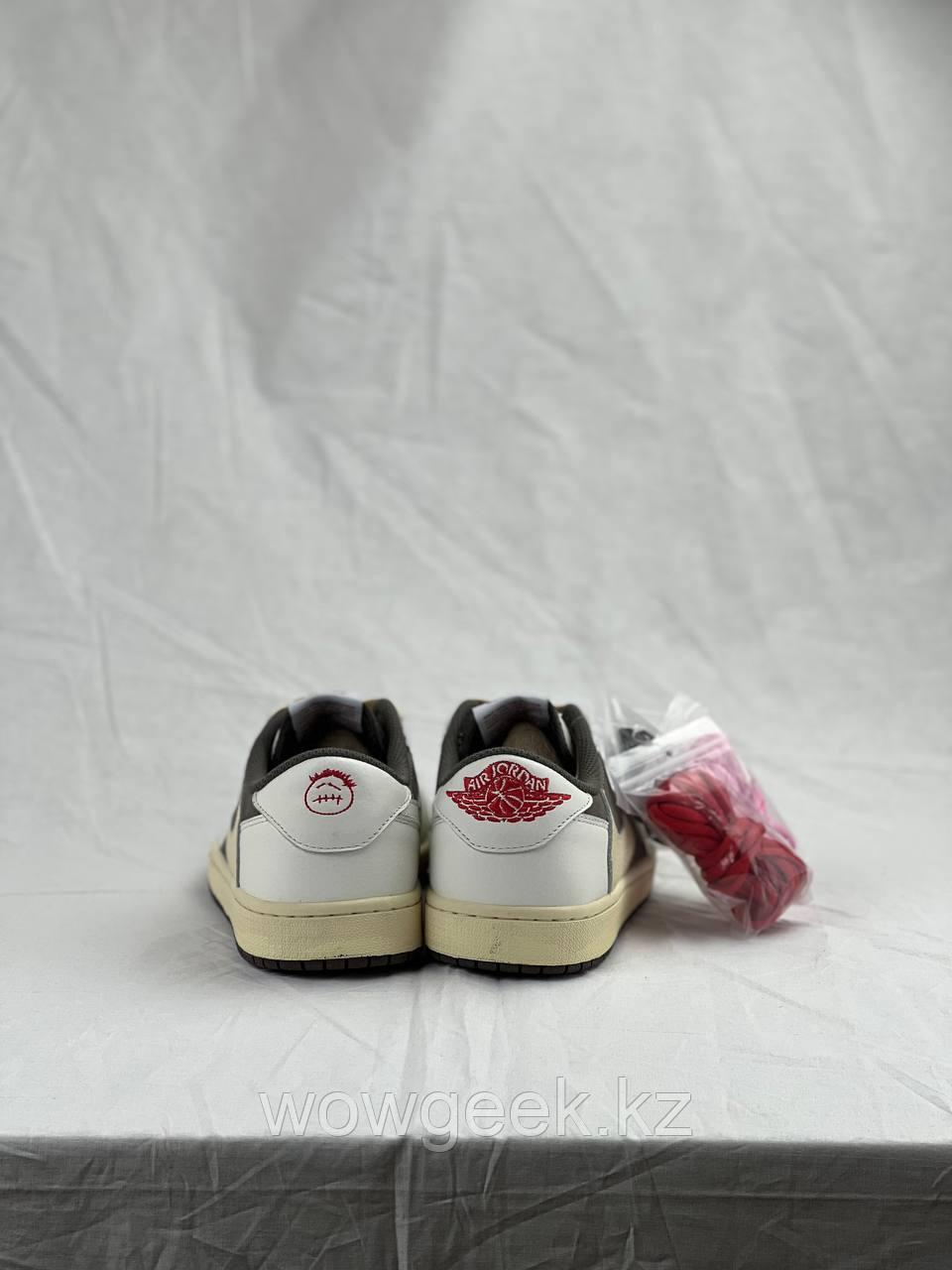 Кроссовки Air Jordan 1 Low OG из коллаборации с Travis Scott - фото 2 - id-p102882674
