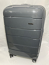 Большой пластиковый дорожный чемодан на 4-х колесах" Fashion". Высота 75 см, ширина 47 см, глубина 31 см.