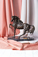Скульптура лошади Еbano