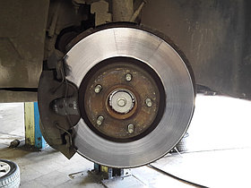 Замена тормозного диска Nissan